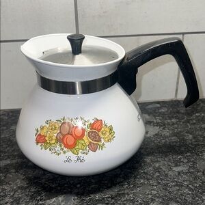 Garden of Life Corningware Le The’ Teapot. 6 cup. Very good condition..